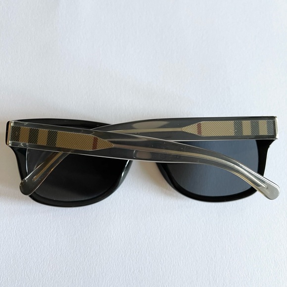 Burberry sunglasses - Picture 3 of 7